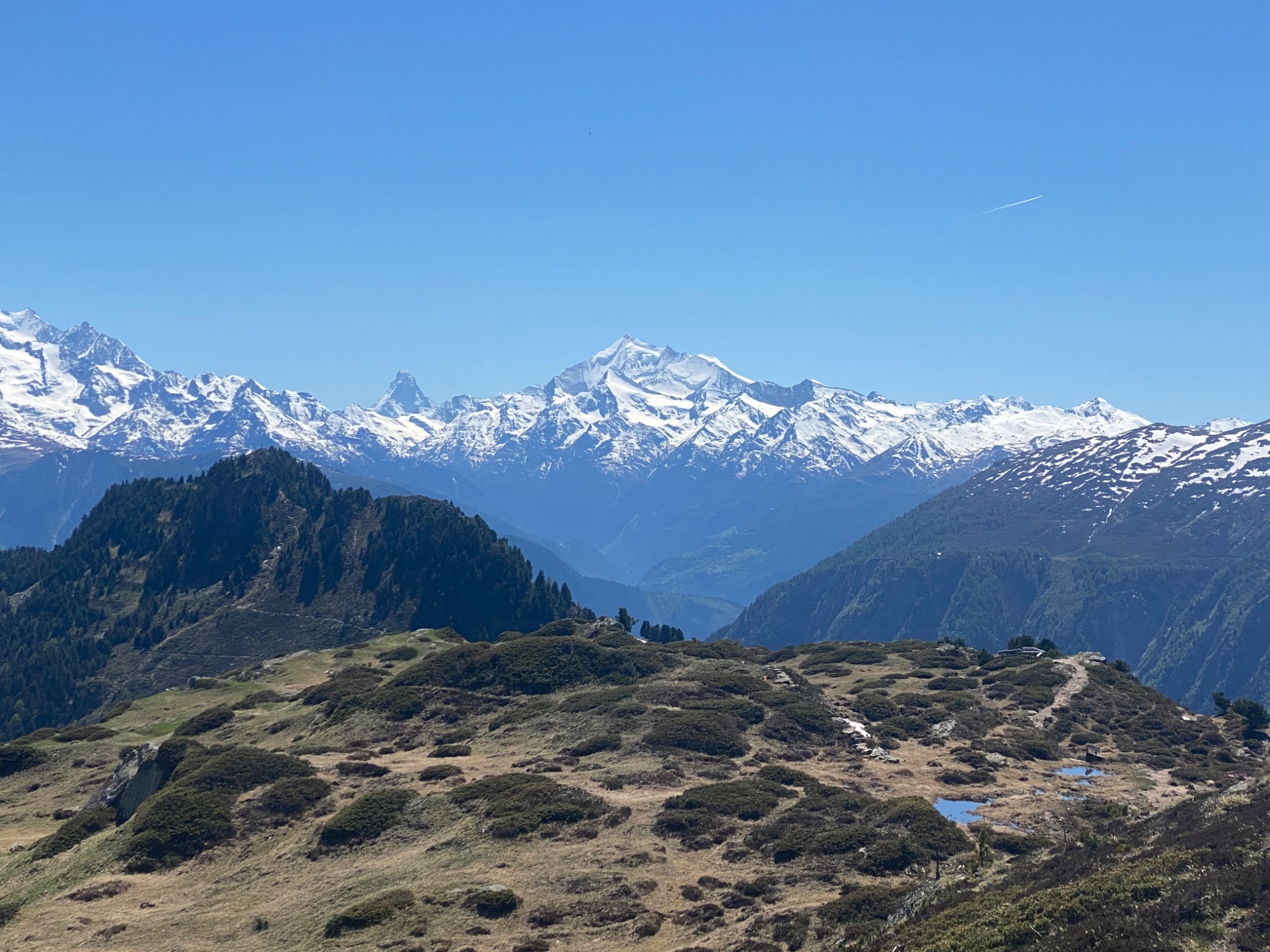 Panoramablick über die Walliser Alpen
